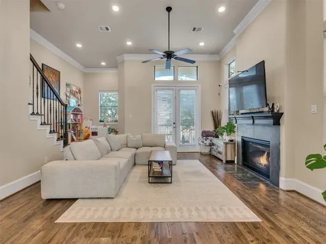1877 Dart Street Houston TX 77007