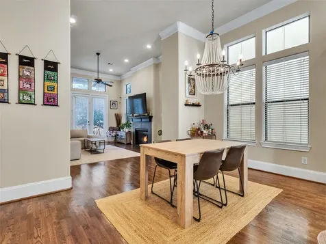 1877 Dart Street Houston TX 77007