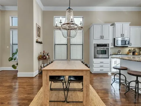 1877 Dart Street Houston TX 77007
