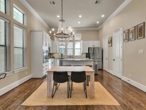 1877 Dart Street Houston TX 77007