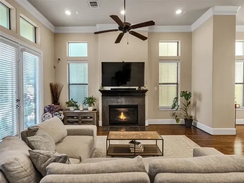 1877 Dart Street Houston TX 77007