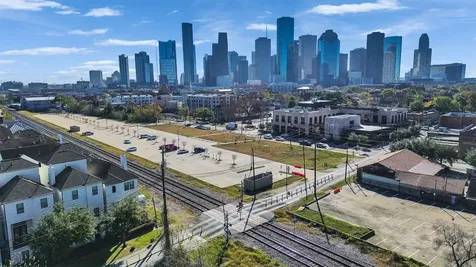 1877 Dart Street Houston TX 77007