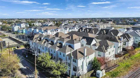 1877 Dart Street Houston TX 77007