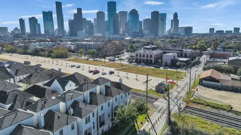 1877 Dart Street Houston TX 77007