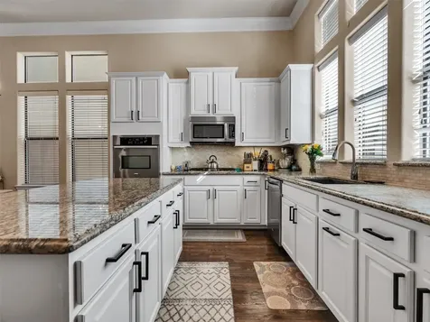 1877 Dart Street Houston TX 77007