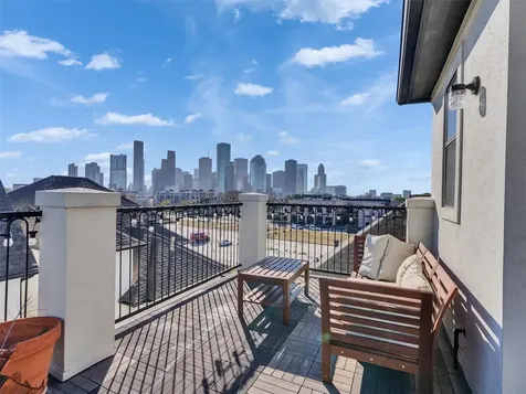 1877 Dart Street Houston TX 77007