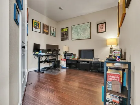 1877 Dart Street Houston TX 77007