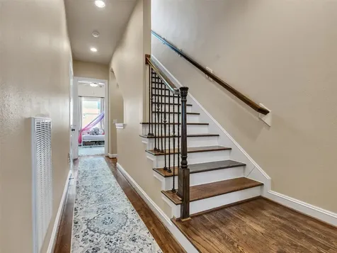 1877 Dart Street Houston TX 77007