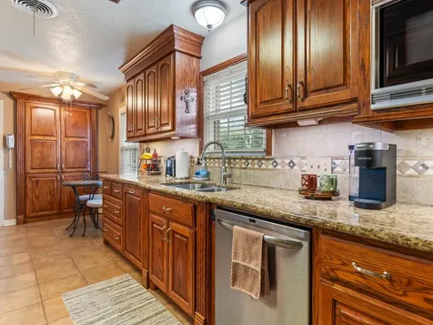 910 6th Street Bay City TX 77414