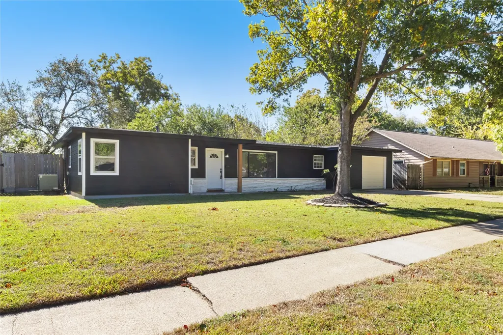 303 21st Avenue N Texas City TX 77590