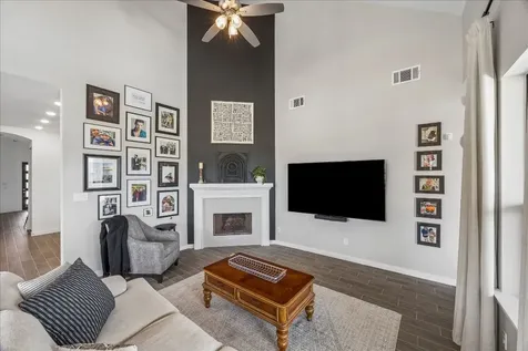 438 Livermore Street Webster TX 77598