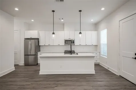 1216 Mcneil Street Houston TX 77009