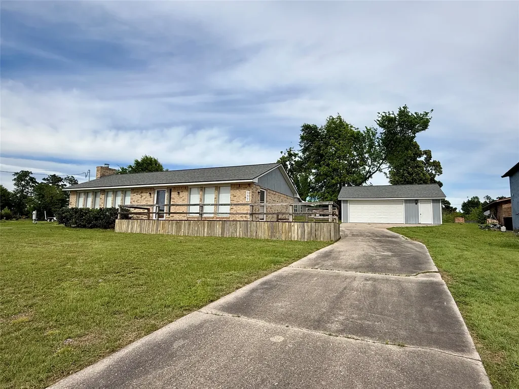 337 W Cattle Drive Onalaska TX 77360
