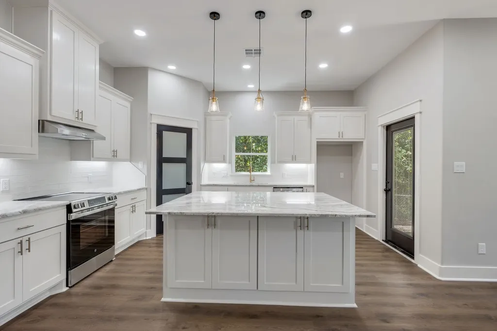 312 Morehead Street E Franklin TX 77856