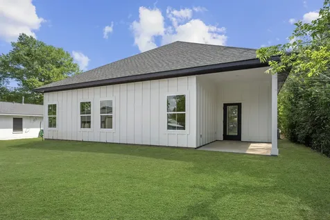 312 Morehead Street E Franklin TX 77856