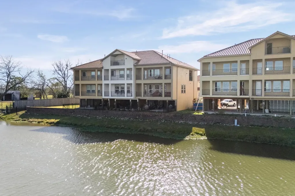 41 Armand Shore Drive Pasadena TX 77058