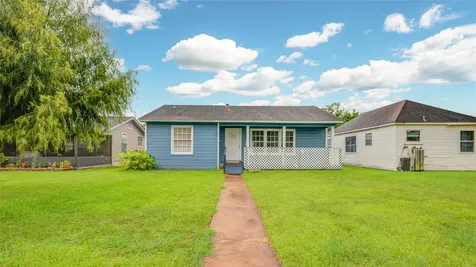 1427 W 6th Street Freeport TX 77541