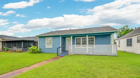 1427 W 6th Street Freeport TX 77541