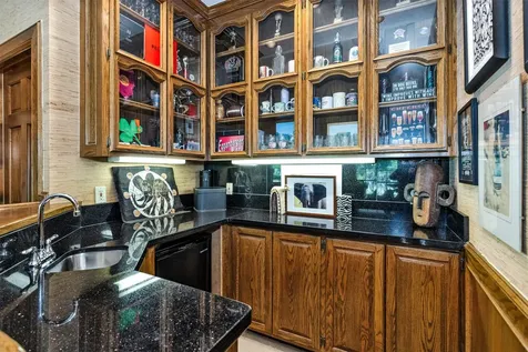 6 S Brokenfern Drive The Woodlands TX 77380