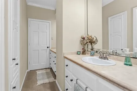 6 S Brokenfern Drive The Woodlands TX 77380