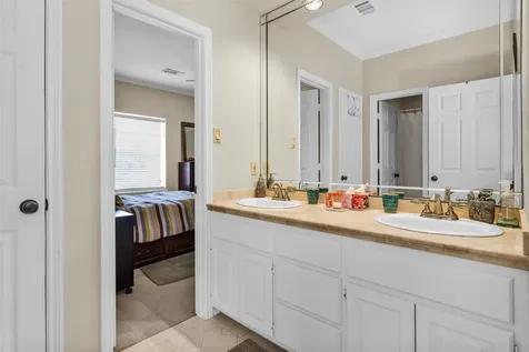 6 S Brokenfern Drive The Woodlands TX 77380