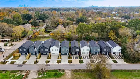 1207 Dewalt Street Houston TX 77088