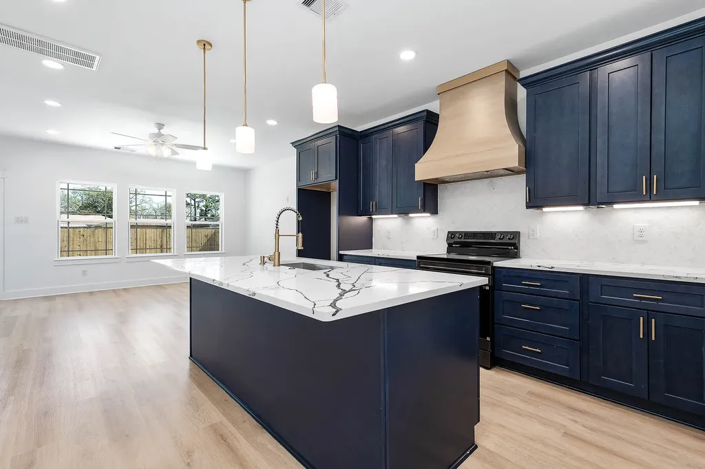 8602 Hoffman Street Houston TX 77016