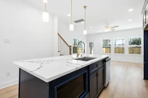 8602 Hoffman Street Houston TX 77016