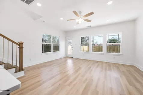 8602 Hoffman Street Houston TX 77016