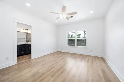 8602 Hoffman Street Houston TX 77016