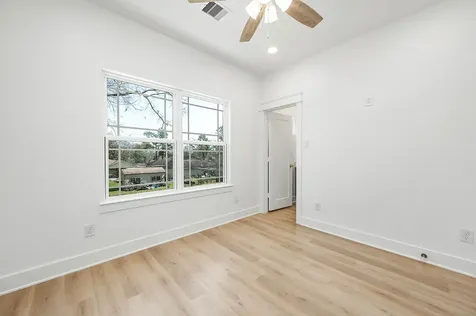 8602 Hoffman Street Houston TX 77016