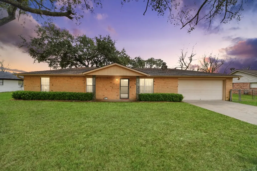 1722 Maryon Street Baytown TX 77523