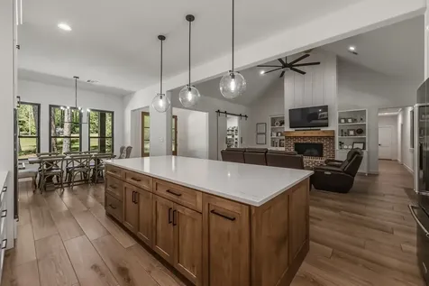 157 Wagon Pass Drive Huntsville TX 77340