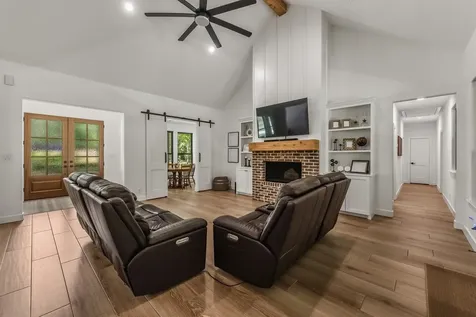 157 Wagon Pass Drive Huntsville TX 77340