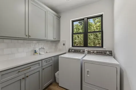 157 Wagon Pass Drive Huntsville TX 77340