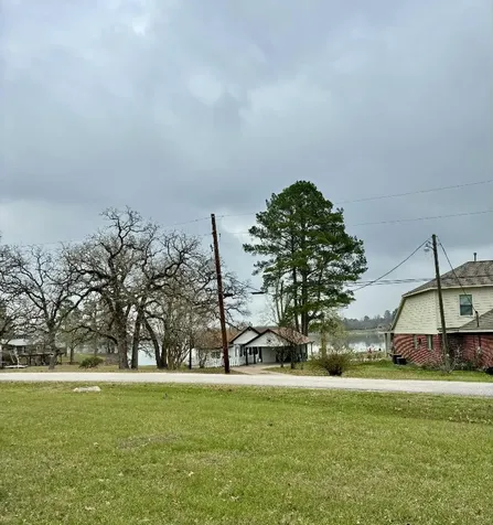 57 Lake Shore Lane Riverside TX 77320
