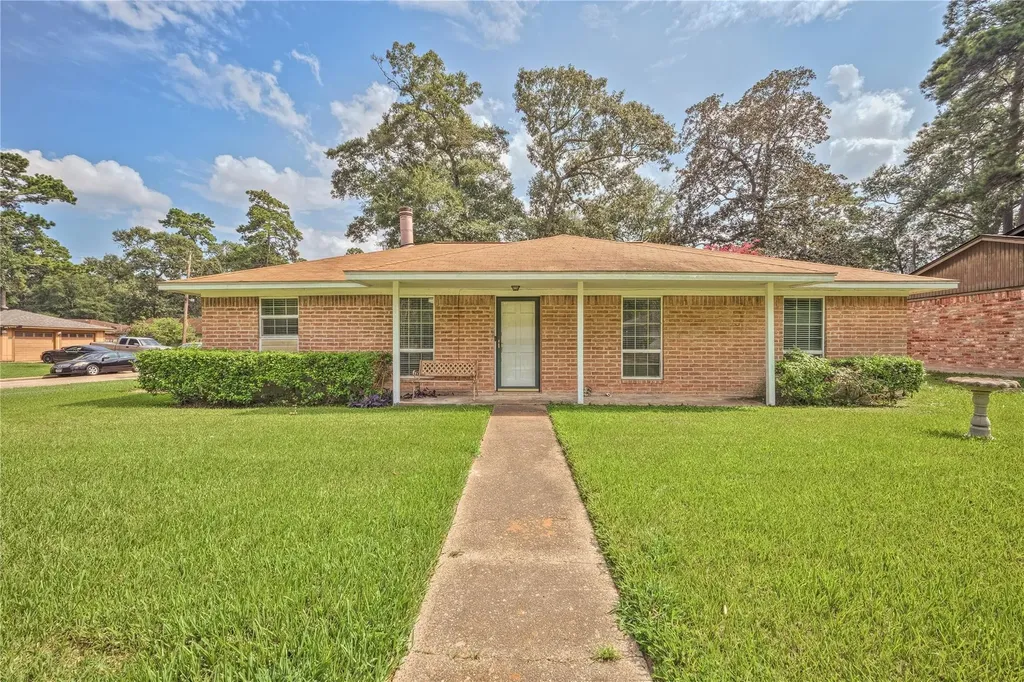 1914 Woodway Drive Woodbranch TX 77357