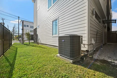 2413 Pease Street Houston TX 77003