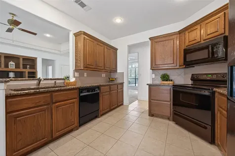5030 Highland Pass Montgomery TX 77316
