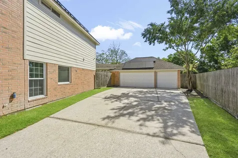 215 Crabapple Drive Baytown TX 77520