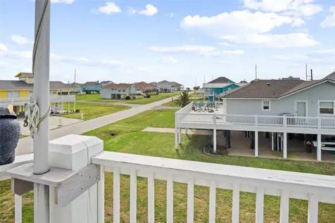 973 Sea Breeze Crystal Beach TX 77650