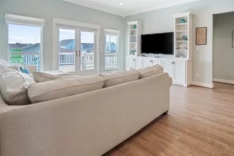 973 Sea Breeze Crystal Beach TX 77650