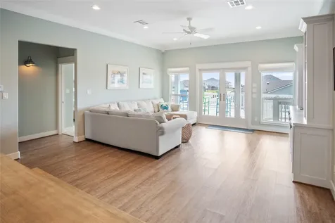 973 Sea Breeze Crystal Beach TX 77650