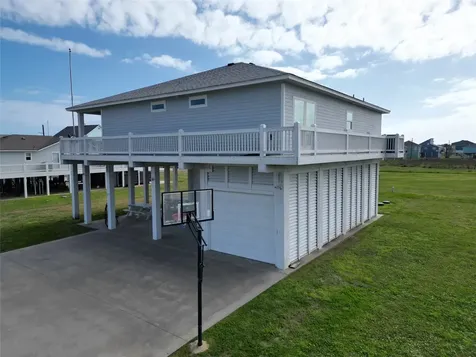 973 Sea Breeze Crystal Beach TX 77650