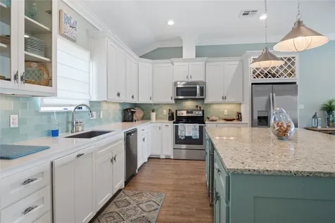 973 Sea Breeze Crystal Beach TX 77650