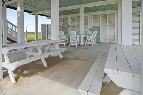 973 Sea Breeze Crystal Beach TX 77650