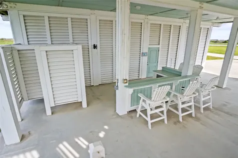 973 Sea Breeze Crystal Beach TX 77650