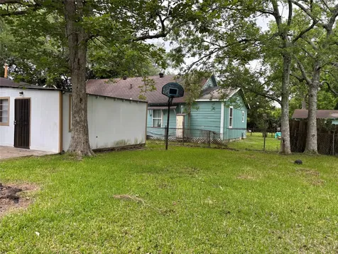 2118 8th Street Orange TX 77630