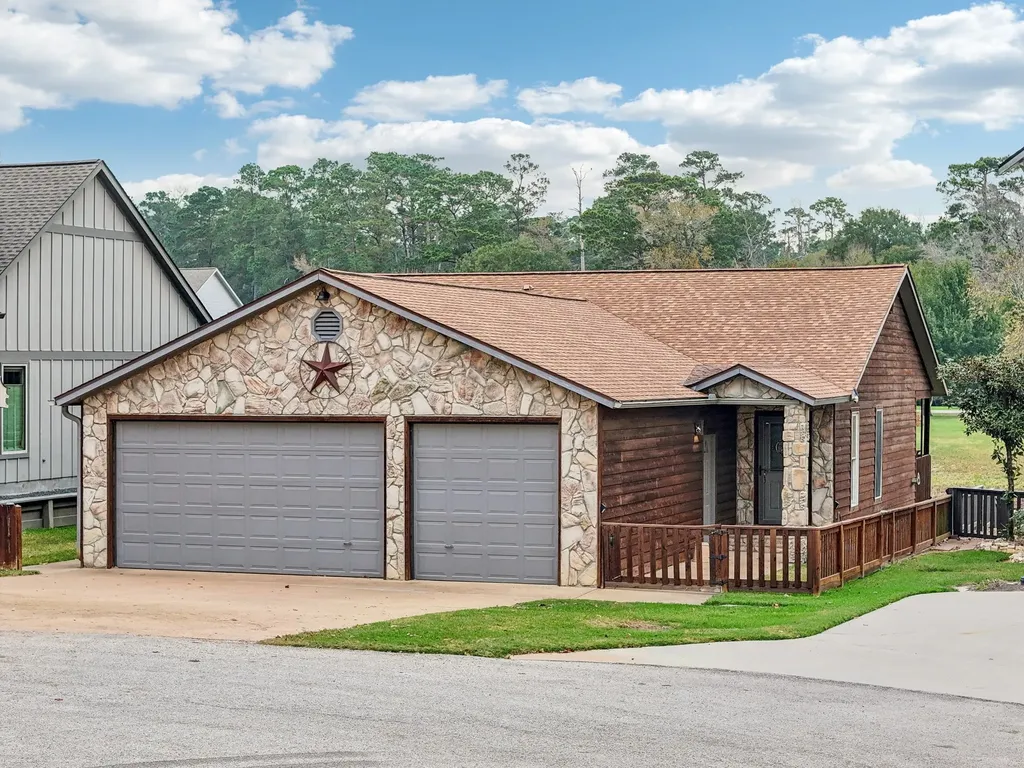 8 Hunters Creek Drive Huntsville TX 77340