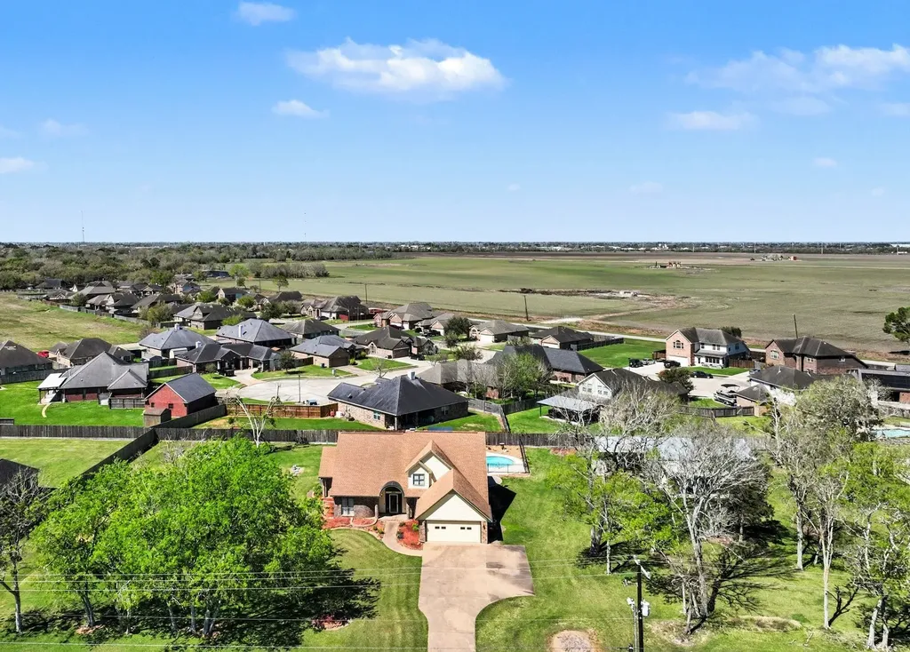 3913 County Road 106 Bay City TX 77414